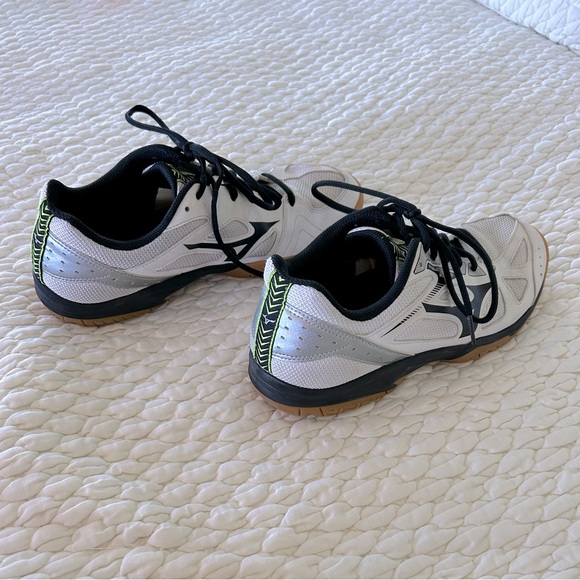 Mizuno volleyball shoes women size 11 - Picture 6 of 10